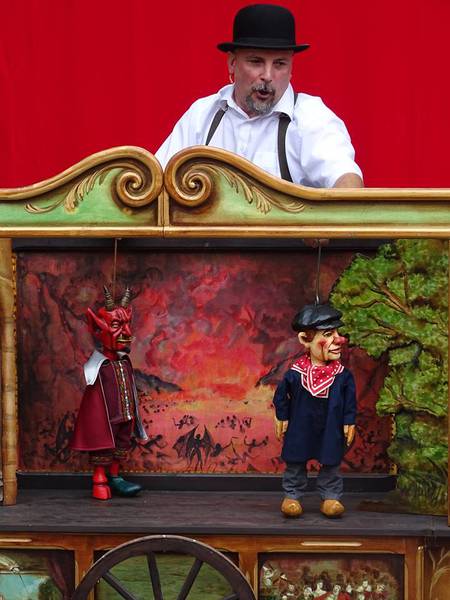 Les Royales Marionnettes: "La porte du Diable"
